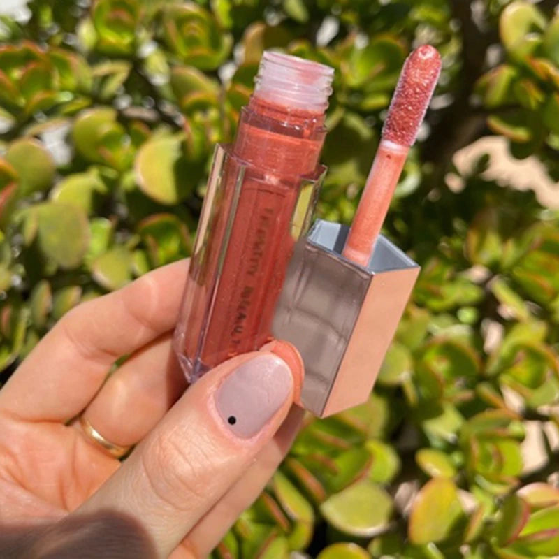 Gloss Bomb Universal Lip Luminizer: Brilho Explosivo e Lábios Irresistíveis